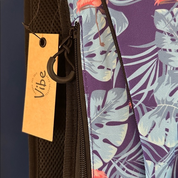 NWT Vibe Festival Gear Hydration Backpack in a Famingo/Tropical Pattern - Picture 5 of 9